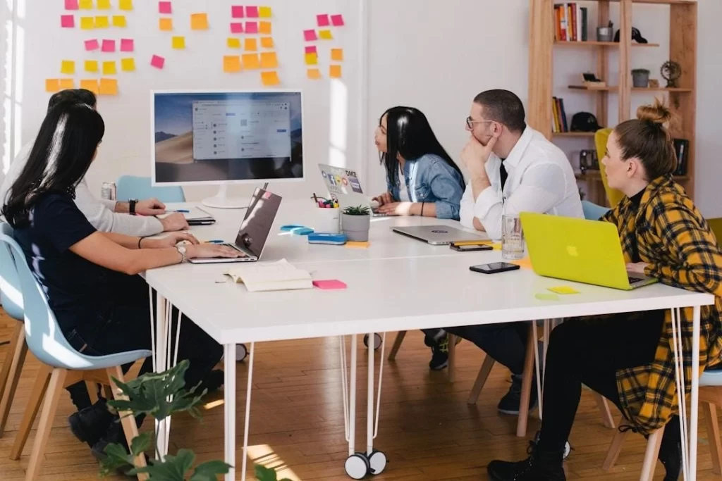 A team in an office discussing digital customer service during a meeting