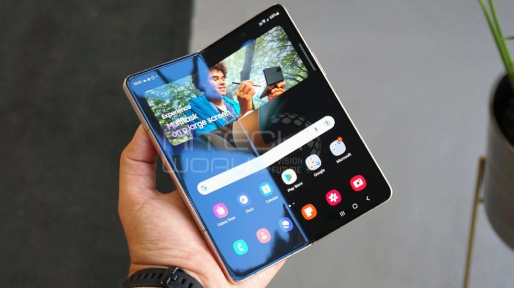 Samsung Galaxy Z Fold6 split screen